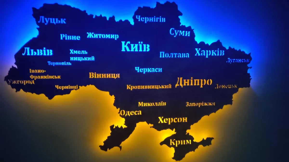 В новому підручнику з мови показали карту України без Криму: як це пояснили автори