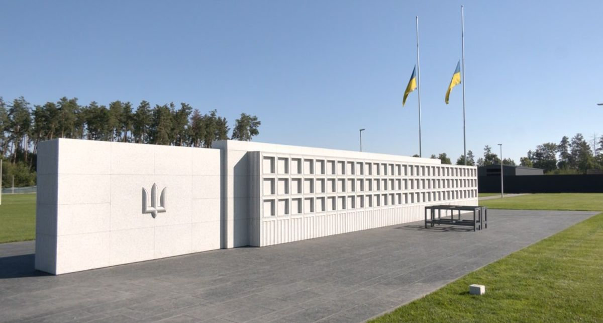 Під Києвом відкрили Національне військово-меморіальне кладовище