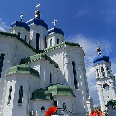 Від мормонів до церкви на Троєщині: що всередині п'яти сучасних храмів у спальних районах Києва - 412x412