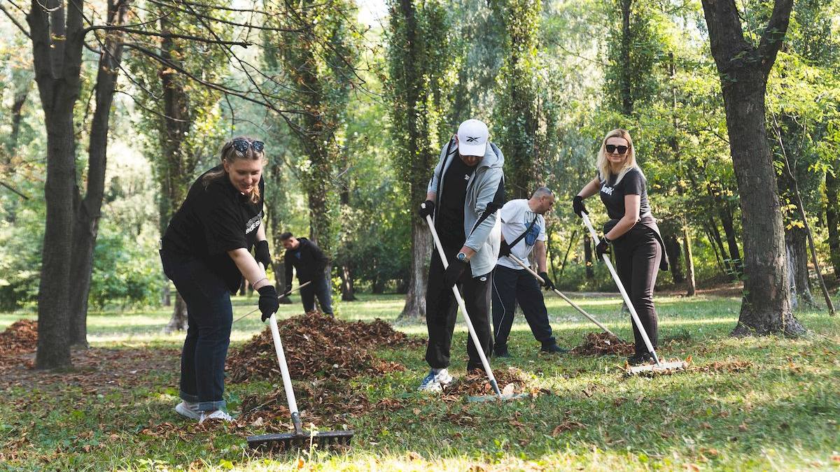 У чотирьох районах Києва прибрали стихійні сміттєзвалища: фото