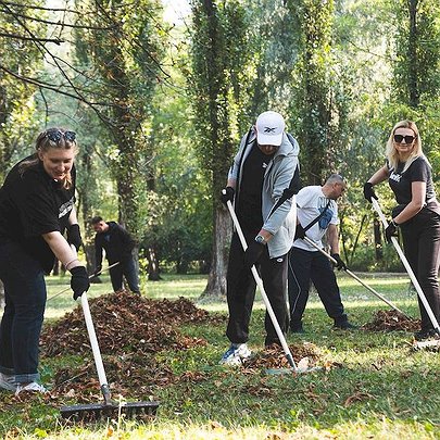 У чотирьох районах Києва прибрали стихійні сміттєзвалища: фото - 412x412