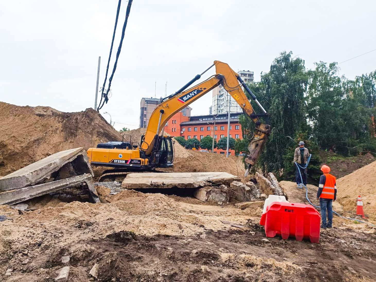 У столиці демонтували старий Дегтярівський шляхопровід