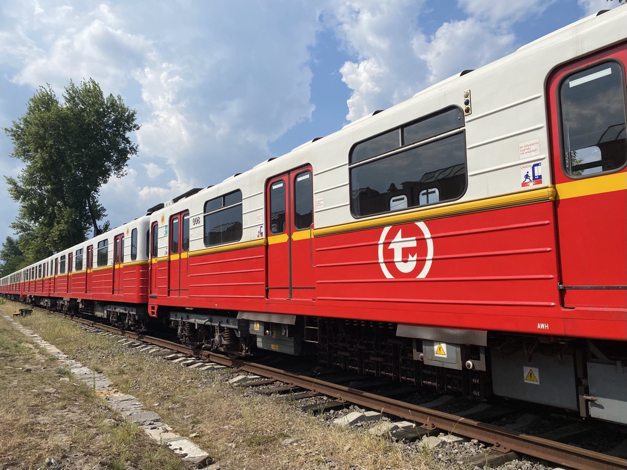 До Київського метрополітену прибув черговий зчеп із шести вагонів ...