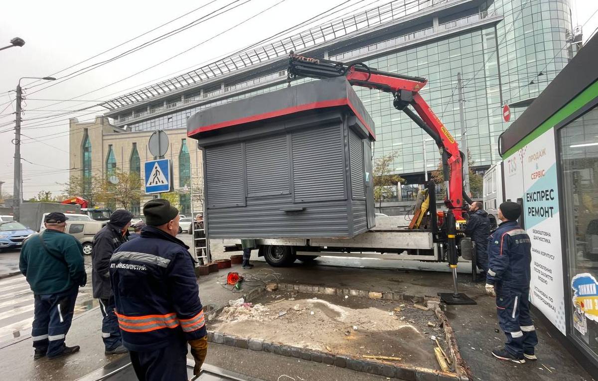 У "Київ Цифровий" запустили опитування про МАФи та зарядки для електромобілів