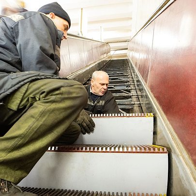 Ескалатор зсередини: як ремонтують підіймачі у київському метро - 412x412