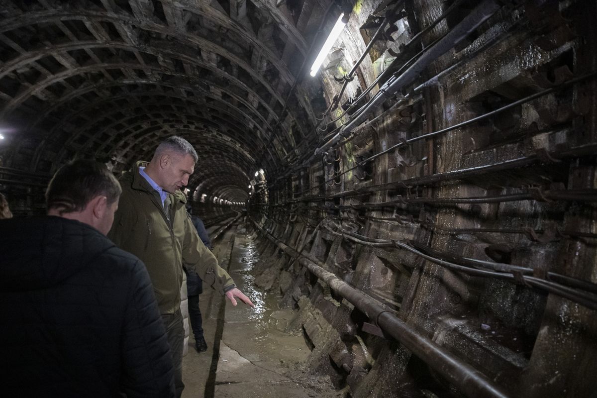 У КМДА пояснили, що саме сталося у тунелі метро між "Либідською" та "Деміївською": фото, відео