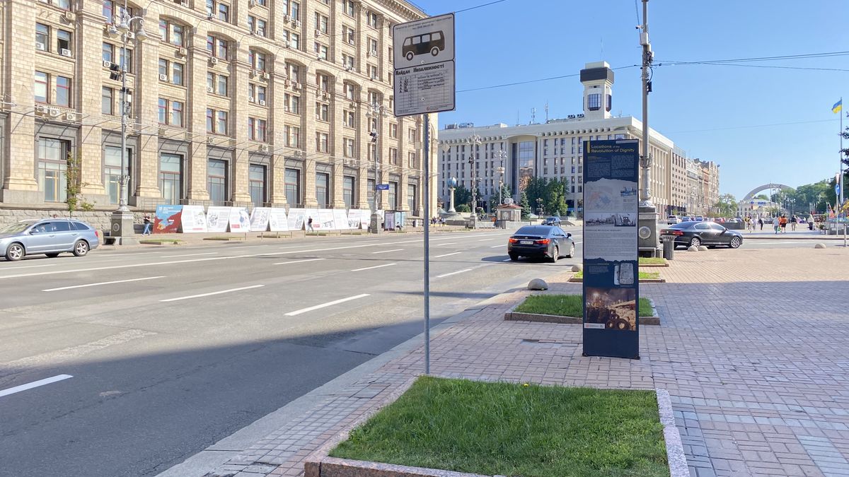 На Майдані Незалежності перенесли зупинку громадського транспорту