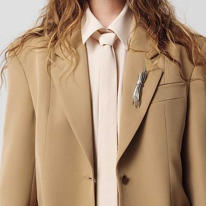 Брошки — один із найтрендовіших аксесуарів цієї зими та весни. Ось 25 варіантів made in Ukraine - 412x412