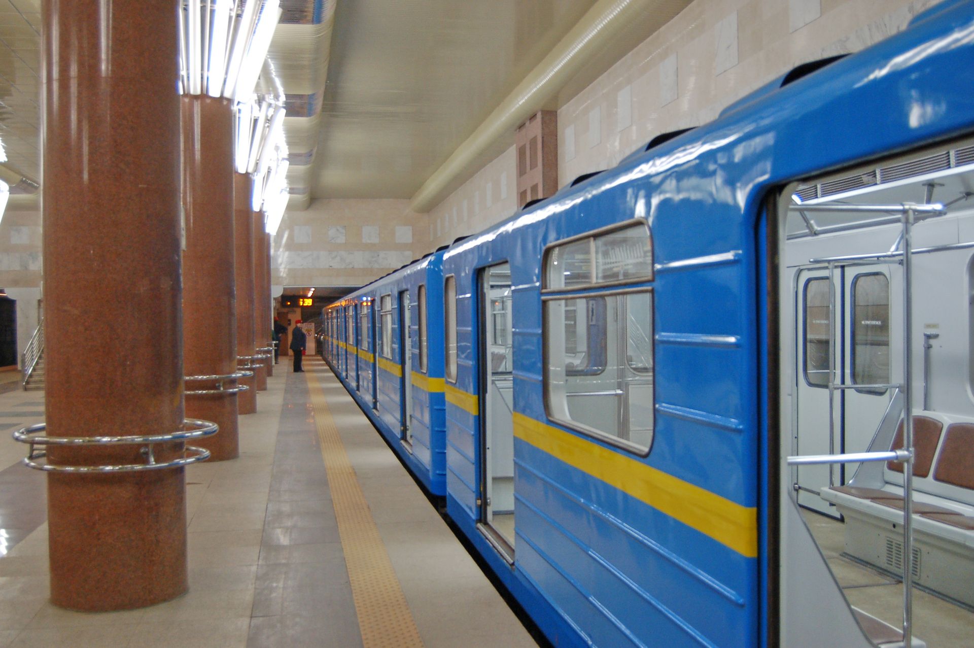 Між станціями "Деміївська" і "Теремки" можуть запустити човниковий рух поїздів