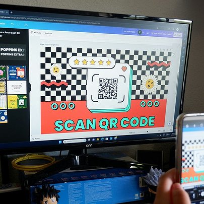 Киян попереджають про підроблені QR-коди у громадських місцях: в чому їх небезпека - 412x412