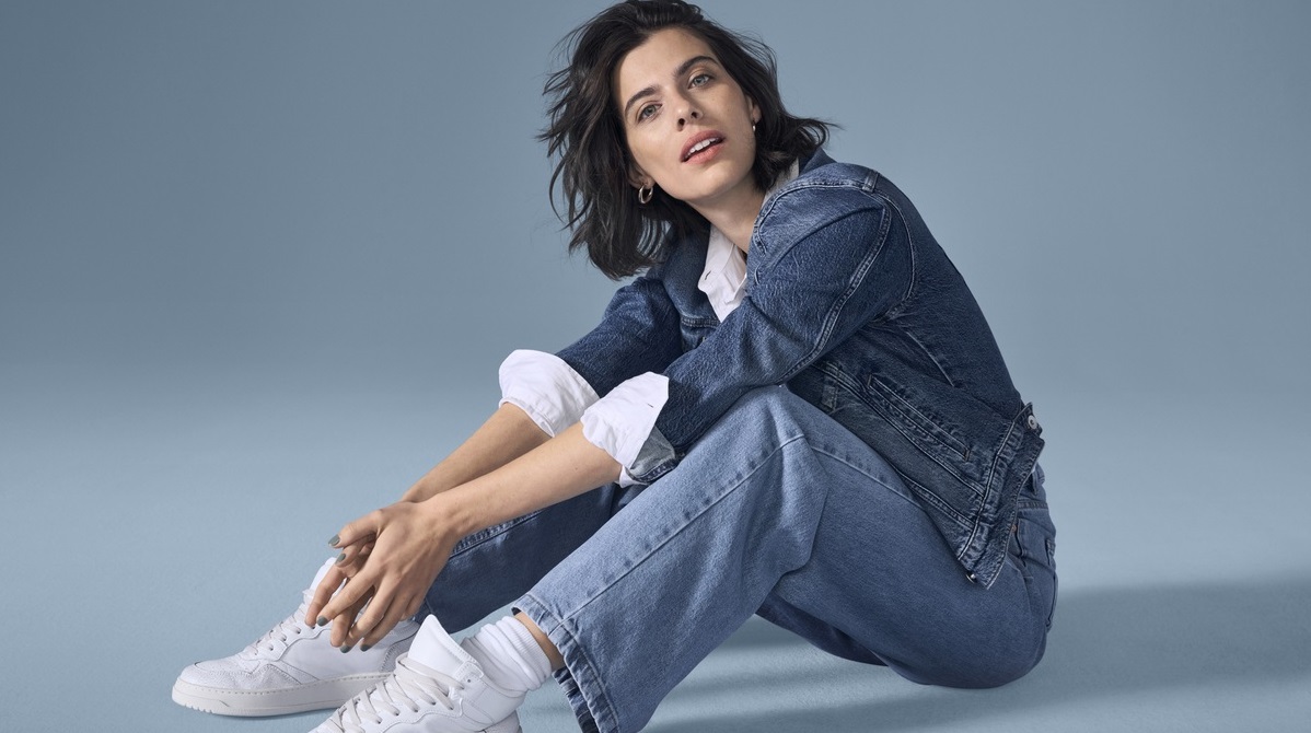 Модні джинси 2024: все про трендові фасони, кольори та крій