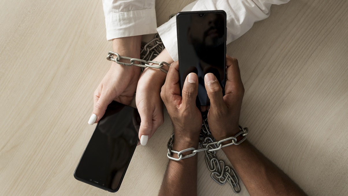 Як торговці людьми шукають жертв серед українок у Facebook та Viber