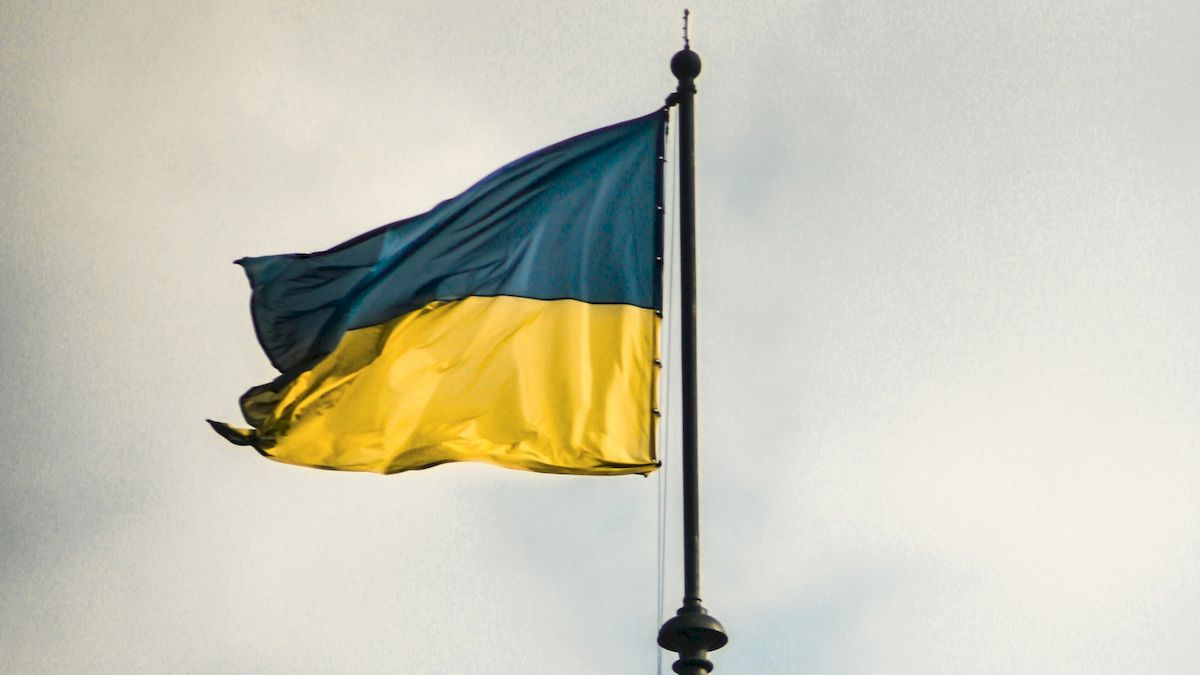 Над вокзалом у Києві та ще у 94 містах України піднімуть Прапор Надії