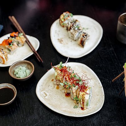 Де в Києві готують найсмачніші роли та суші? - 412x412