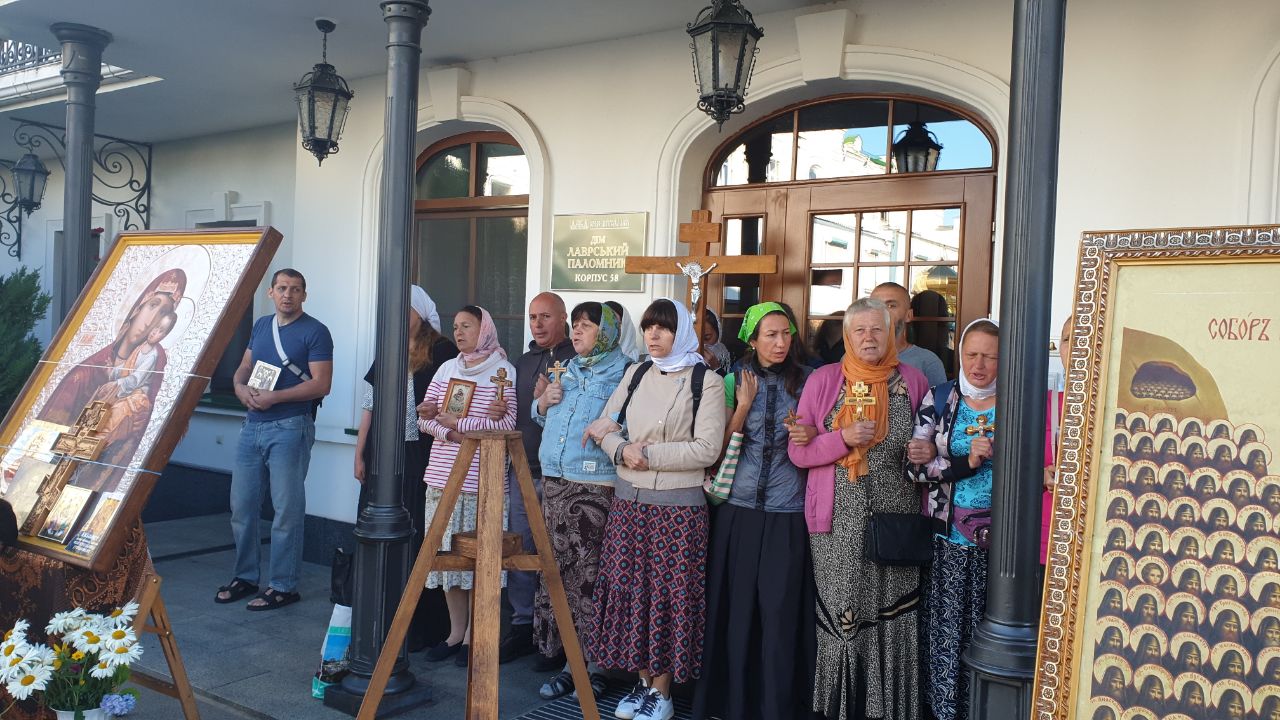 Під Києво-Печерською лаврою знову сутички