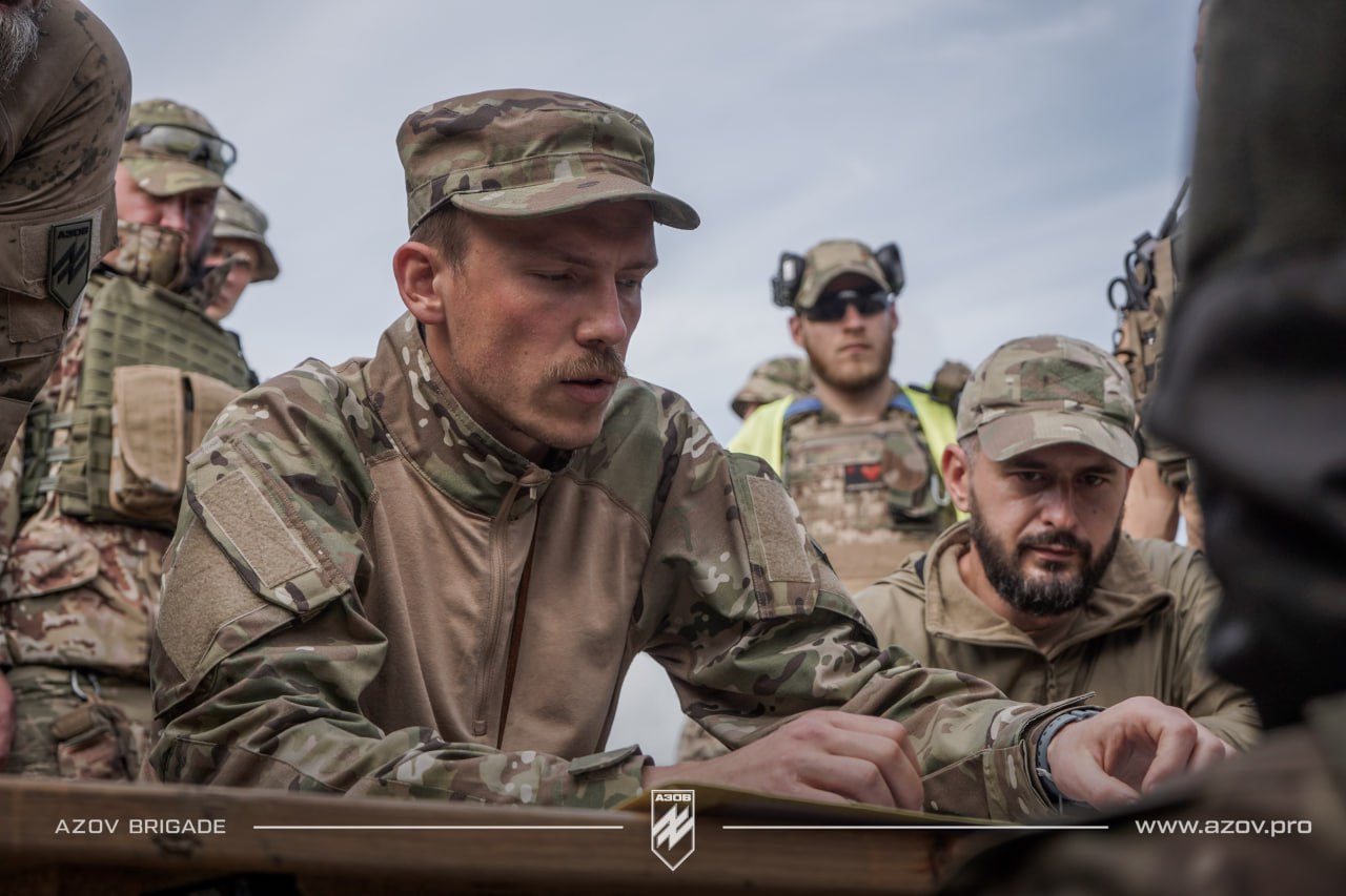 Звільнений з полону командир "Азову" вже у строю і готує бійців до наступу