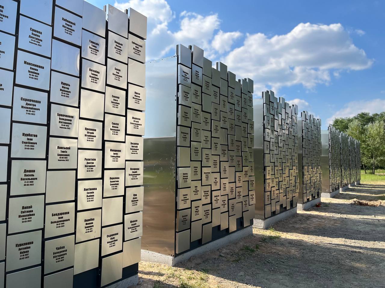 Меморіал загиблим бучанцям перенесли на нове місце