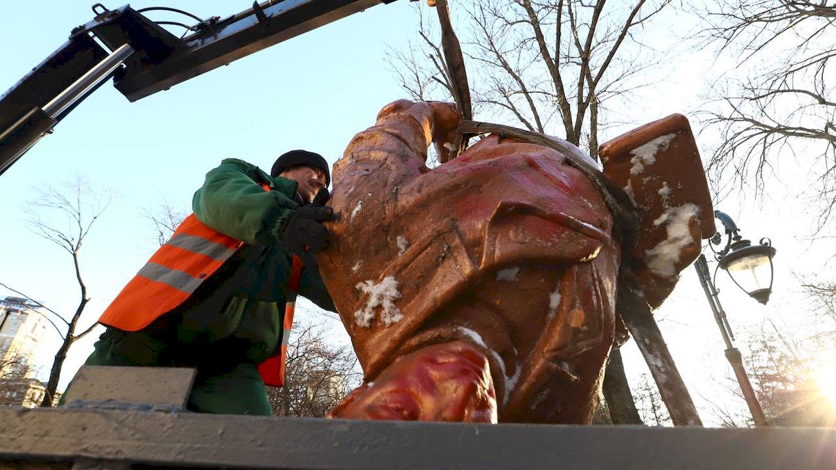 На Київщині з реєстру пам'яток виключили 19 радянських пам'ятників: тепер їх можуть знести