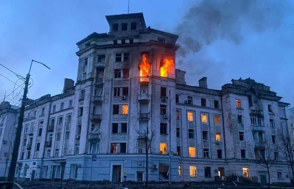 Через обстріл Києва постраждав історичний будинок “Укркабель” на Татарці та зруйнований склад ROZETKA