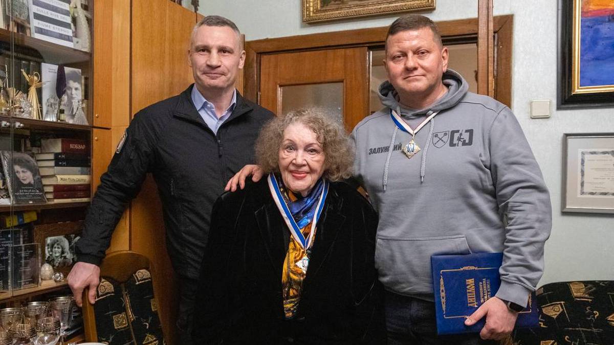 Валерій Залужний та Ліна Костенко отримали звання Почесних громадян Києва