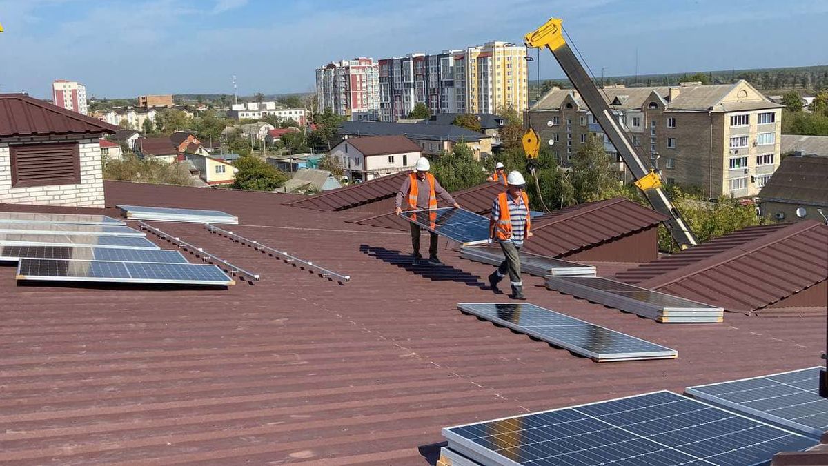 На даху ліцею в Гостомелі з'явиться сонячна електростанція