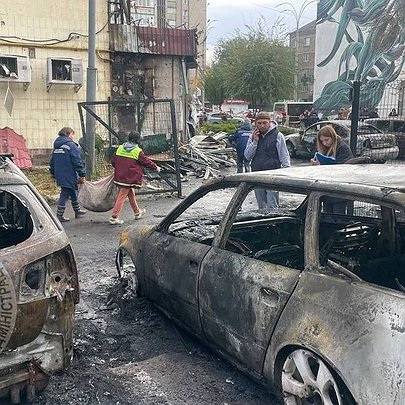 Нічна атака на Київ: показали наслідки падіння "шахедів" у двох районах - 412x412