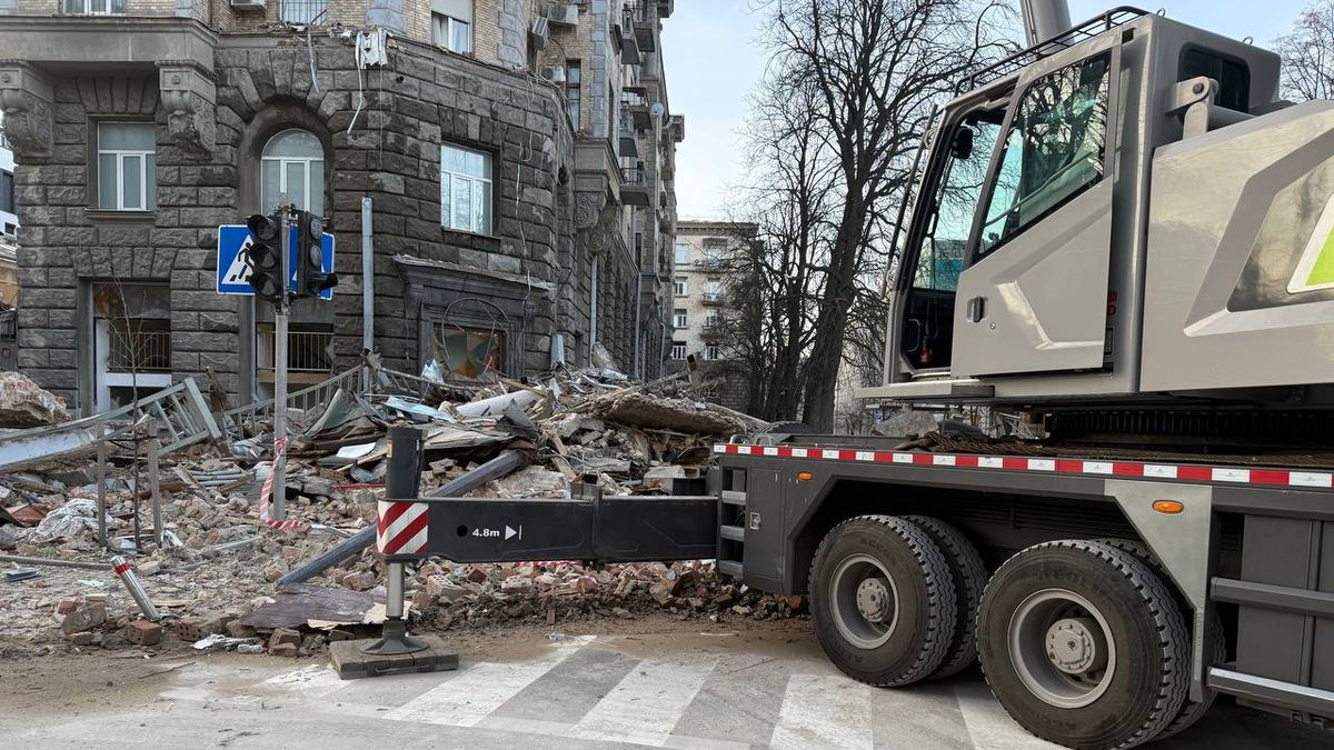 Пошкоджено 17 будівель: на Печерську продовжують розбирати завали після атаки на Київ