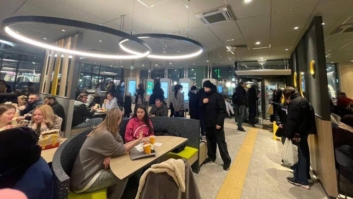 Один із перших McDonald's у Києві знову відкрили після ремонту