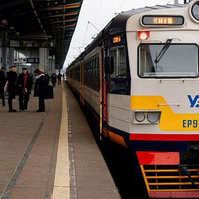 Міська електричка на півтора місяця зупиняє рух між двома станціями - 412x412