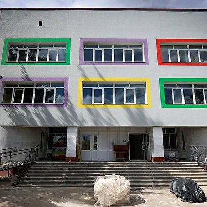 Під Києвом відновлюють село, яке сильно постраждало через російську агресію - 412x412