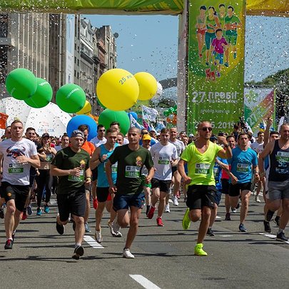 Історія "Пробігу під каштанами": від 146 до 20 000 учасників та понад $800 000 на благодійність - 412x412