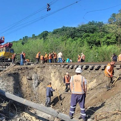 Пошкоджено залізничні колії на Київщині: кілька поїздів змінили маршрути - 412x412