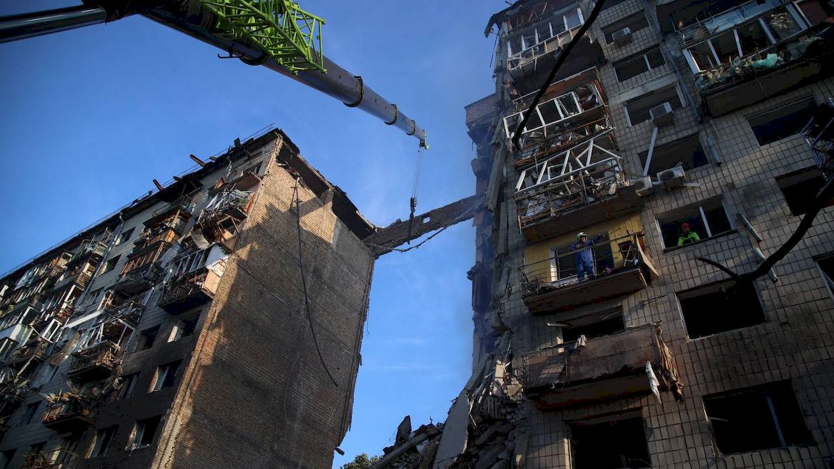 Наслідки атаки на Київ 17 червня: зруйнований цілий під'їзд будинку, понад сотня постраждалих, є загиблі (оновлено)