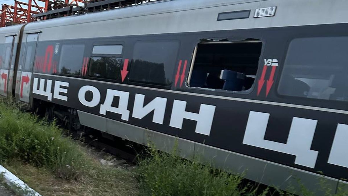 Через обстріл був пошкоджений поїзд "Інтерсіті+" з роботою відомої американської художниці Барбари Крюгер: фото