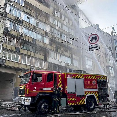У двох районах Києва розгорнули штаби допомоги постраждалим від обстрілу - 412x412