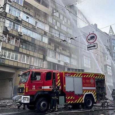 У двох районах Києва розгорнули штаби допомоги постраждалим від обстрілу - 412x412