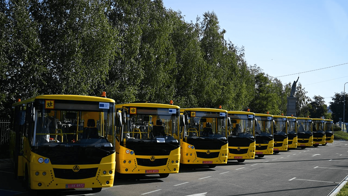 Київщина отримала інклюзивні шкільні автобуси