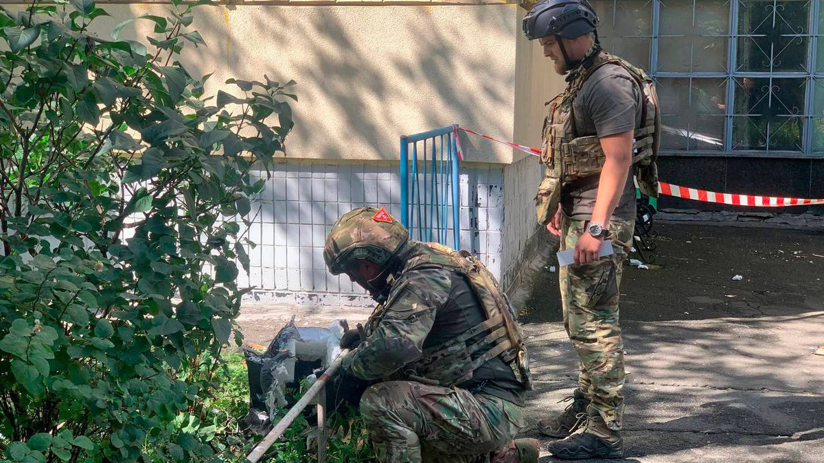 Поліцейські показали уламки дрона, який упав у Солом'янському районі: фото