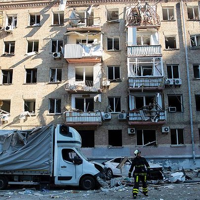 У трьох районах Києва розгорнули штаби для допомоги постраждалим: адреси - 412x412