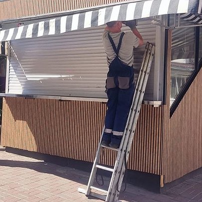 Захист від знесення: старий МАФ намагалися замаскувати під новий - 412x412