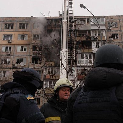 У Києві обмежили доступ до пошкоджених будинків: коли мешканці зможуть забрати речі - 412x412