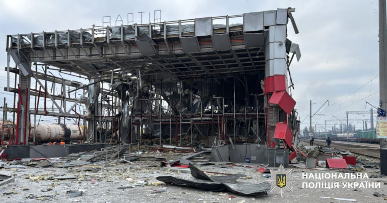 Знищено вокзал: поліція показала наслідки обстрілу в Фастові