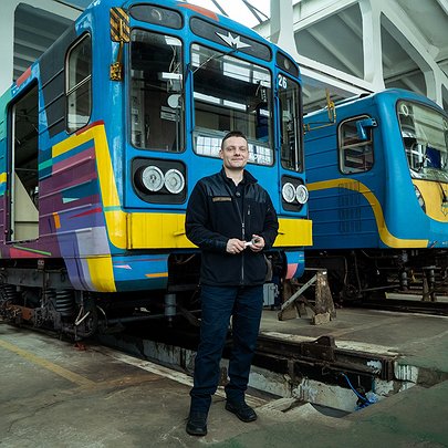 Нічні зміни, щоденний медогляд і "привиди в тунелях": машиніст Дмитро Рода розкриває таємниці роботи в метро - 412x412