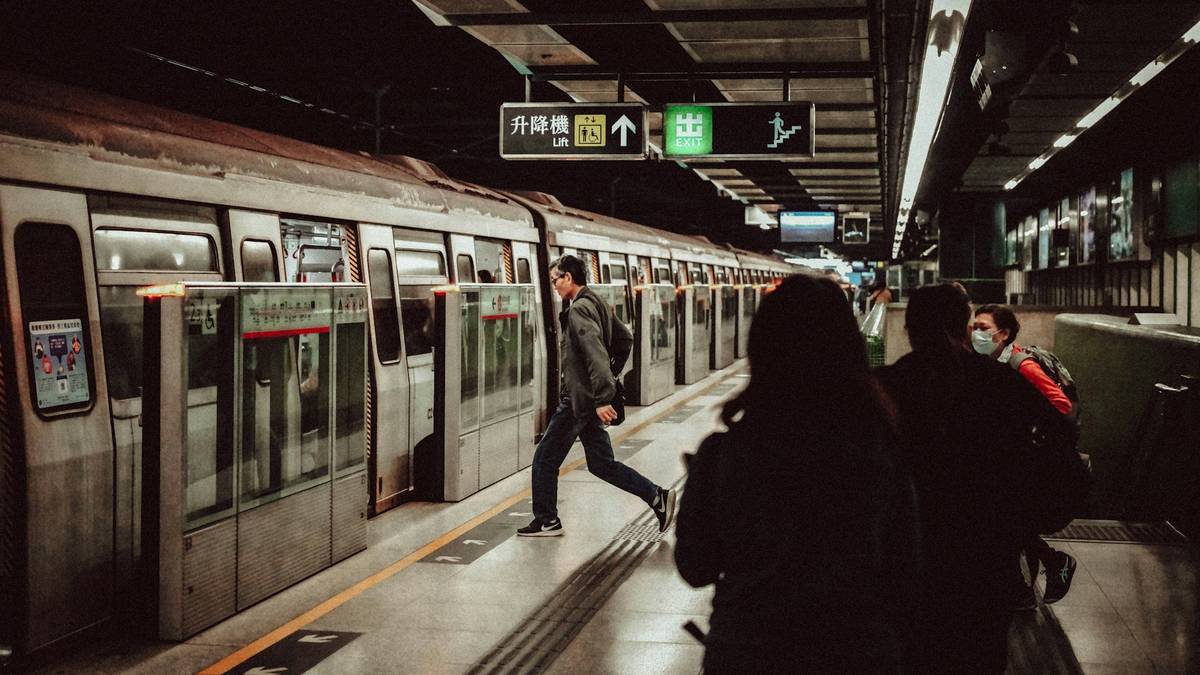 Кияни просять встановити захисні екрани на платформах метро: наскільки вони ефективні