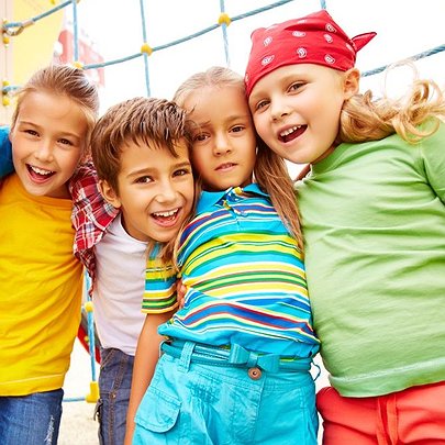 Від фотосесії до кінофесту: сім важливих ініціатив для допомоги дітям - 412x412