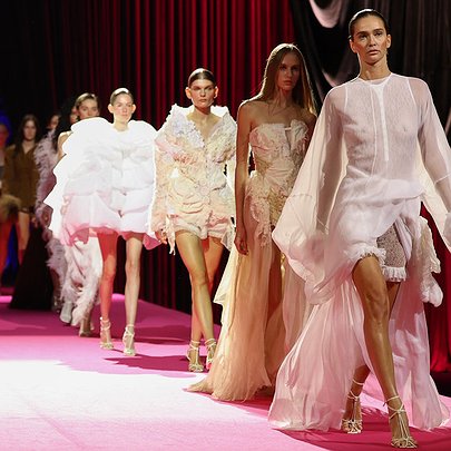 Покази в укритті, адаптивні образи та зміна CEO: чим запам’ятався п’ятий Ukrainian Fashion Week під час повномасштабної війни - 412x412