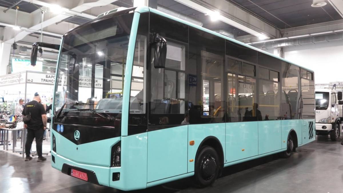 У Києві презентували новий міський автобус "Мальва" українського виробництва