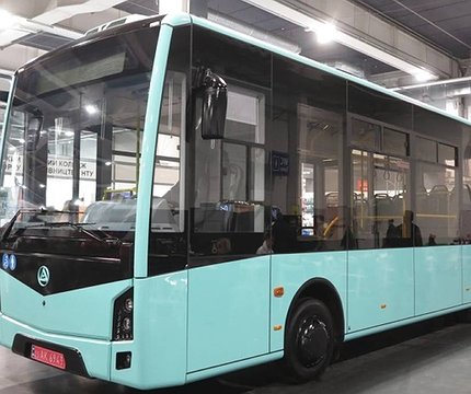 У Києві презентували новий міський автобус "Мальва" українського виробництва - 412x412