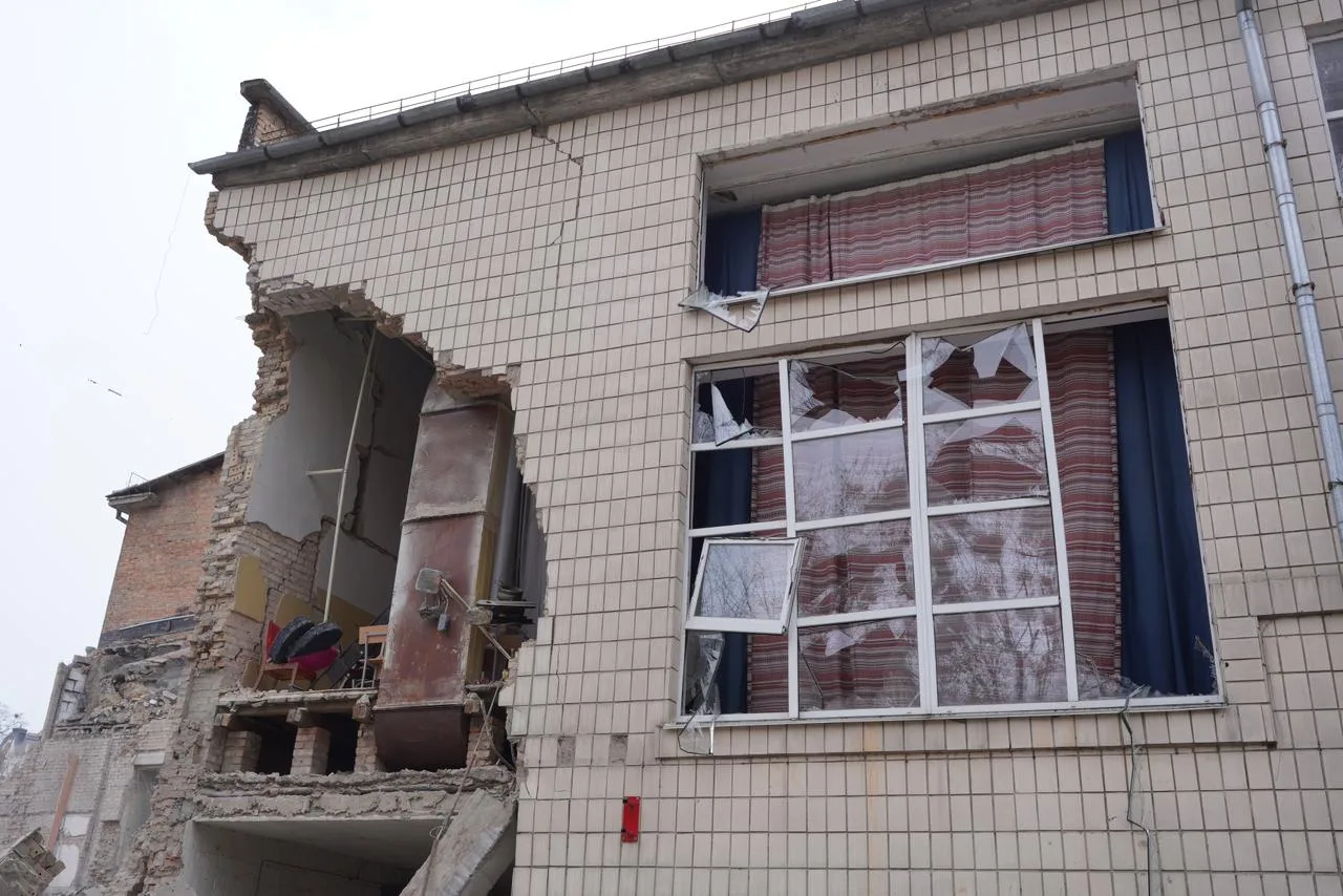 Уламок ракети зруйнував частину будівлі Академії декоративно-прикладного мистецтва імені Бойчука