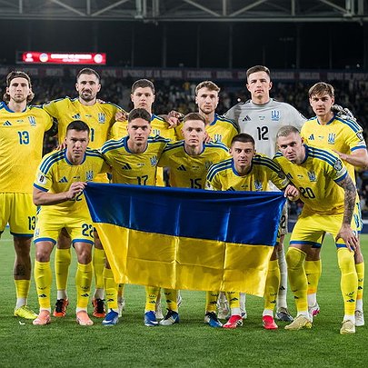 Футболістів української збірної пограбували перед матчем зі Швецією - 412x412